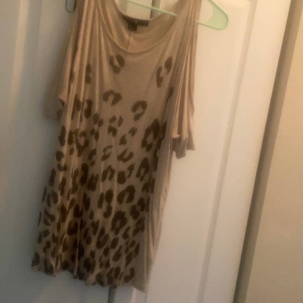 Cold shoulder cheetah print light weight sweater